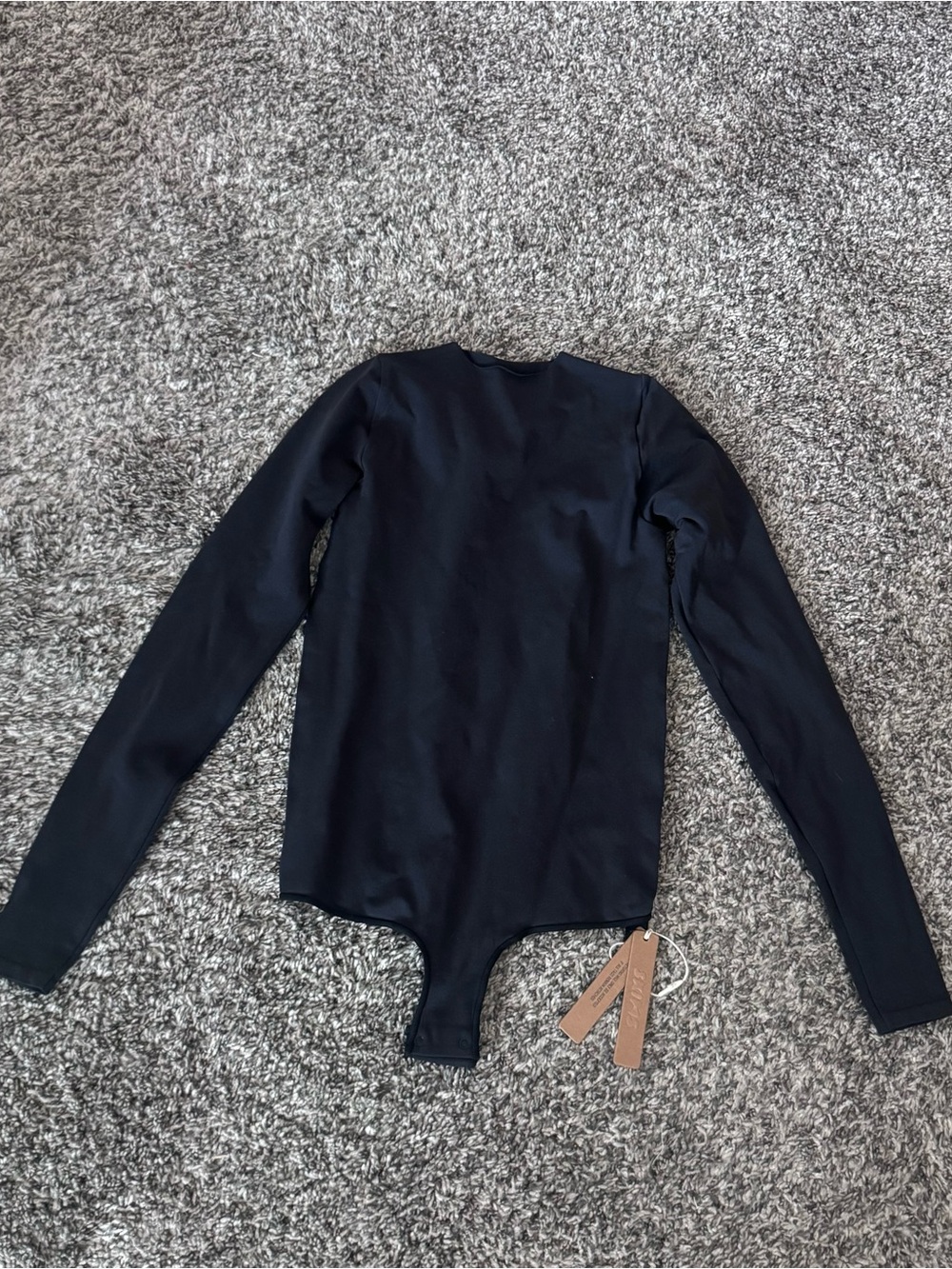 SKIMS Essential Smoothing Long-Sleeve Bodysuit - Picture 3 of 4